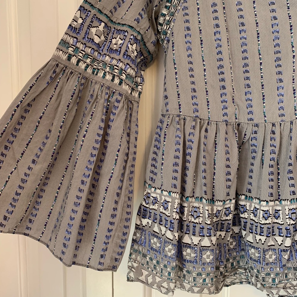 Worn once! BCBGMaxazria Kaley Printed Bell Top - Picture 6 of 8
